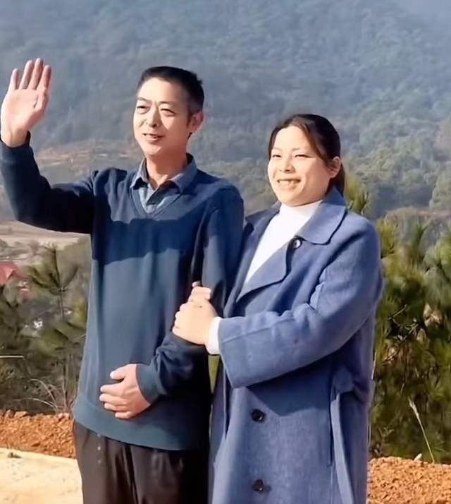 许敏|许敏夫妇近况曝光,许姚家小辈陪同散心,姚爸近照消瘦许多惹心酸