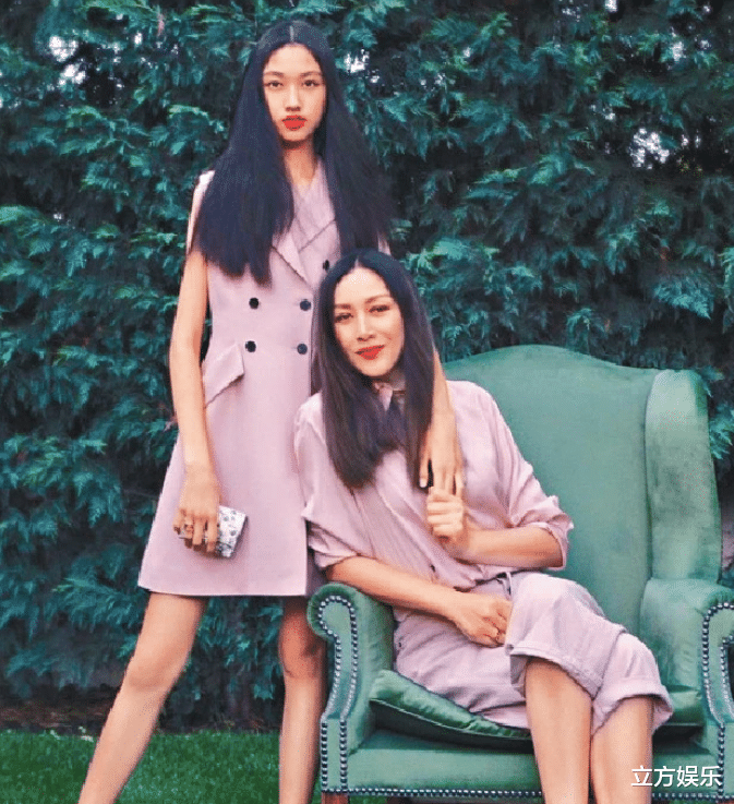 任达华|任达华18岁女儿外出被怕，未继承老爸颜值，眉眼间更像妈妈！