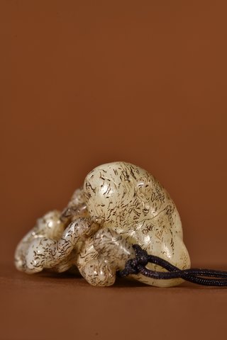 |清代 和田玉瑞兽把件