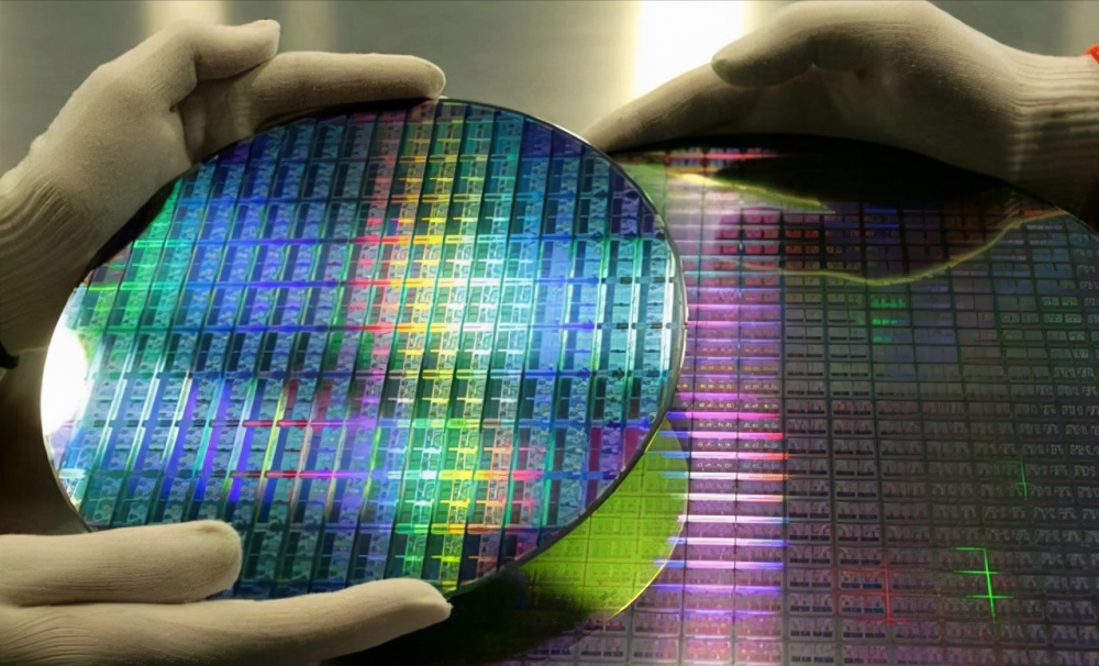 其次,能坚持下来的芯片制造企业屈指可数,台积电如果能长期留在大陆