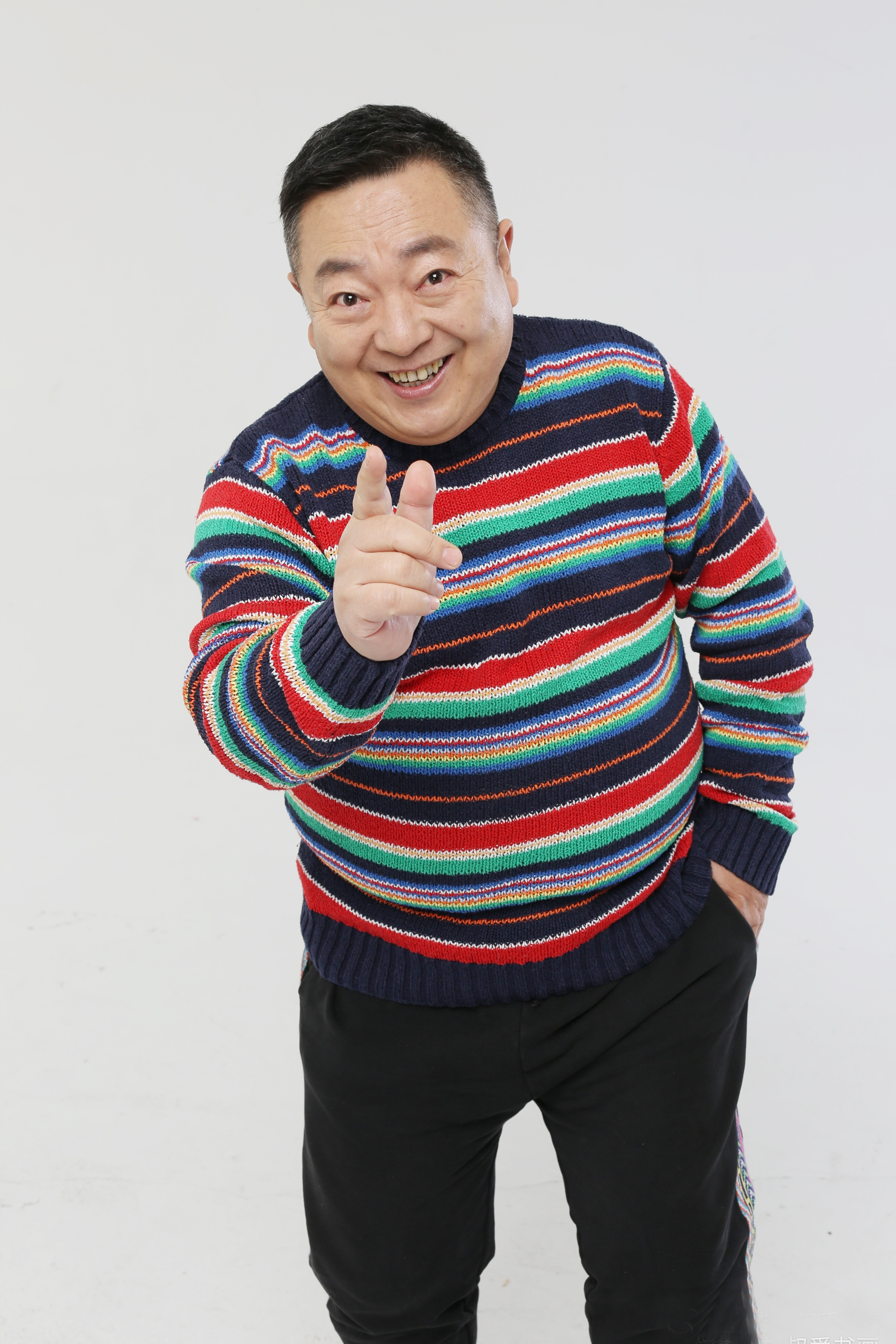 董浩|央视著名主持人董浩：两次死里逃生，妻子和女儿是他最坚强的依靠