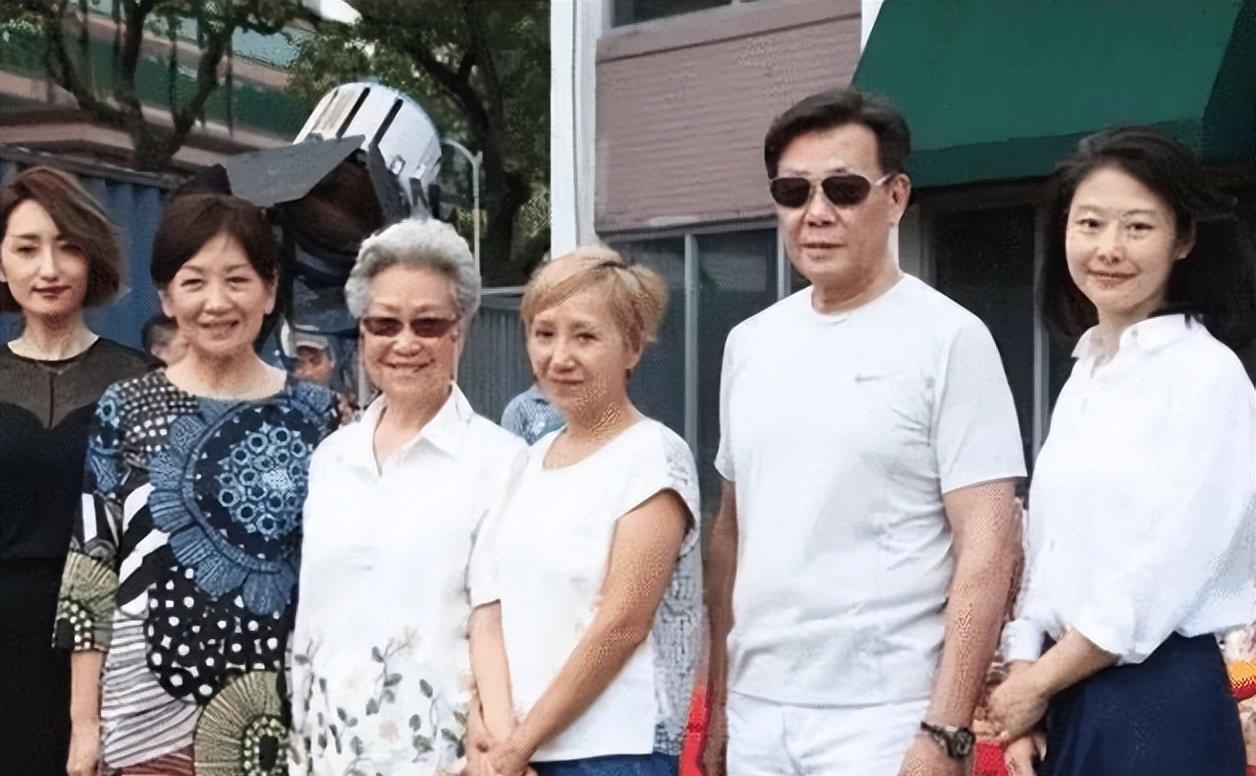 寇世勋|坐拥双妻的寇世勋:两位妻子和谐相处背后,全是我楼上楼下来回跑