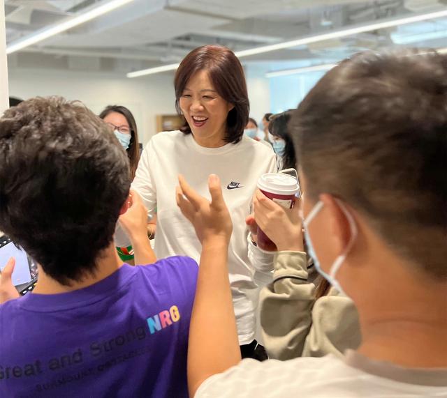 |62岁郎平精神亮相,宣布退休计划!未来不再任教,或将常住美国