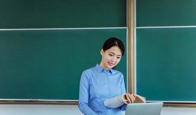 抛弃河南来深圳寻梦的女老师:留宿天桥,颜值动人却做了流浪汉