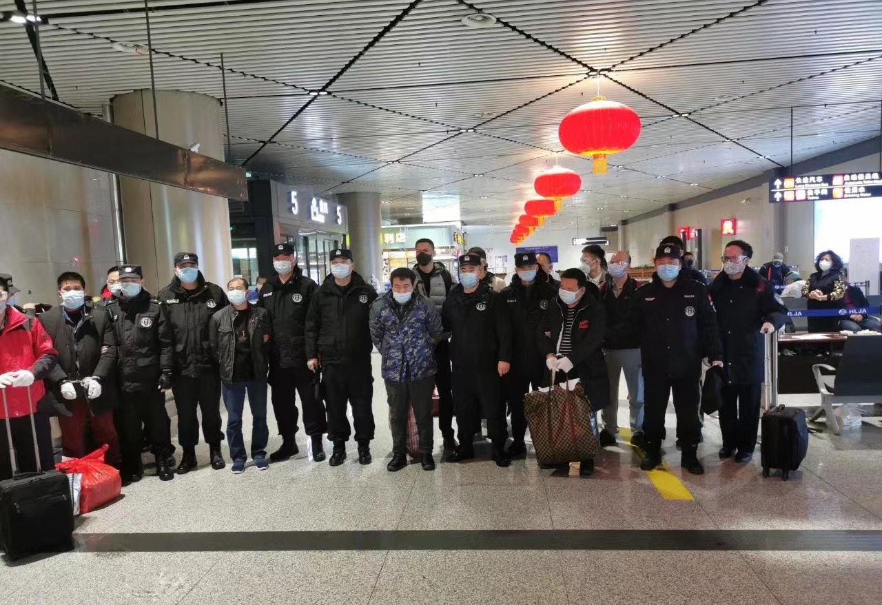 2019年,广东一下岗工人成吨买纸,引起警方高度怀疑,逮捕后立即判刑