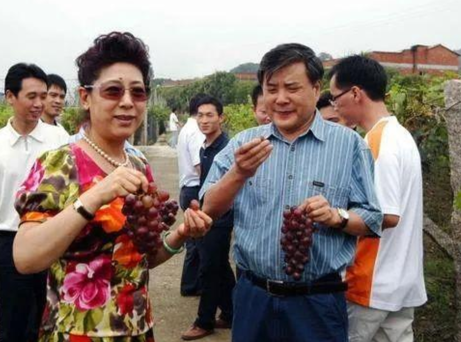 关牧村|32年后,再看关牧村现状,离开王星军是她最正确的决定