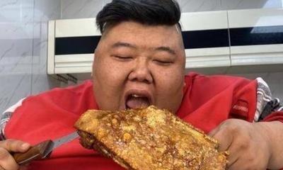 运动减肥 600斤网红胖猴仔选择运动减肥，体检单曝光，双腿青黑似穿秋裤