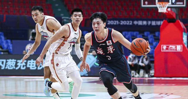 廣東男籃|杜鋒攤牌了！賽季目標(biāo)12強(qiáng) 盛贊徐杰力挺胡明軒 絕口不提墊腳事件