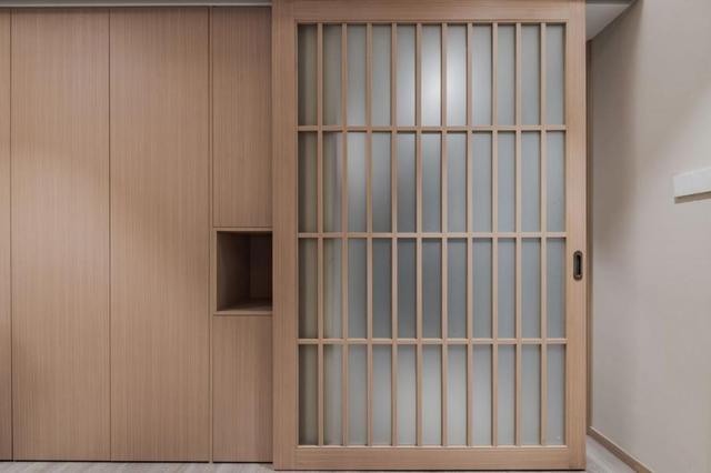 南京90后夫妻的90㎡婚房,打造佛系中式风情,水泥灰做渲染很大气