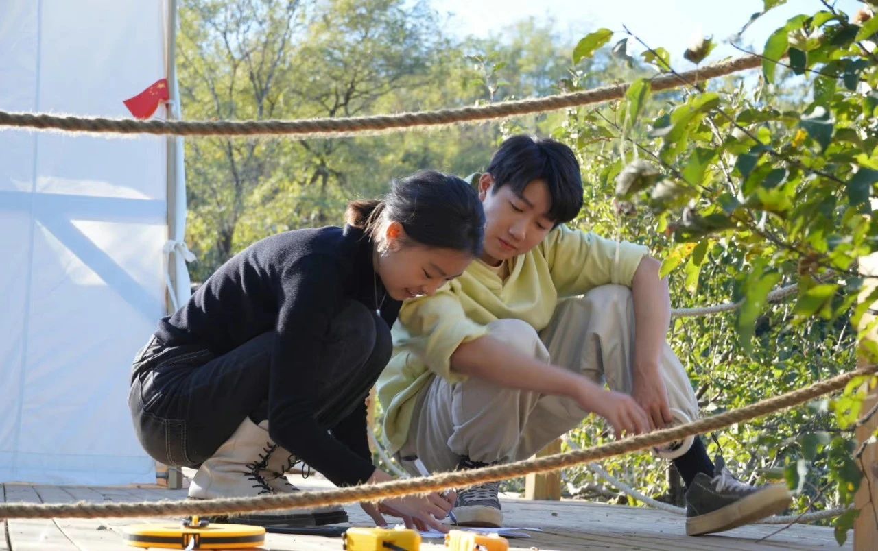 张杰|offer4: 张杰低情商发言被吐槽，职场剪成恋综，网友称没必要