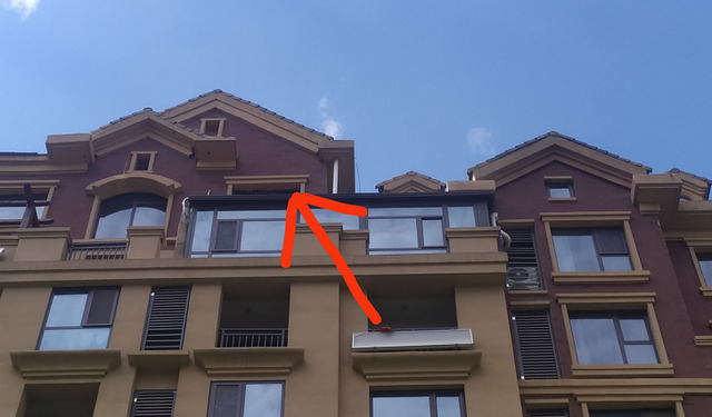 新房还未入住发生漏水,业主在查看漏水点时坠楼身亡