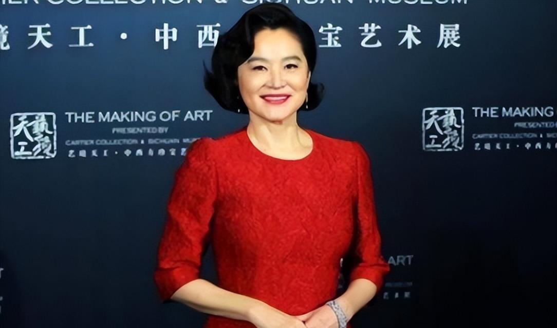 张敏 23岁张敏遇上24岁周慧敏,这10位女星的20几岁,美得不可一世