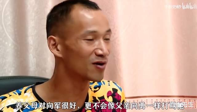 为躲避父亲家暴,弟弟被姐姐放走离家28年,姐姐:我好想见他