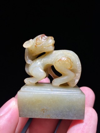 文玩|明 和田玉籽料 玉浸色 瑞兽 兽钮 印章 摆件 把件