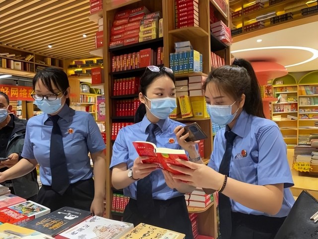 新华字典|只收录了“弄女性”，新华字典被下架了，冤情堪比窦娥