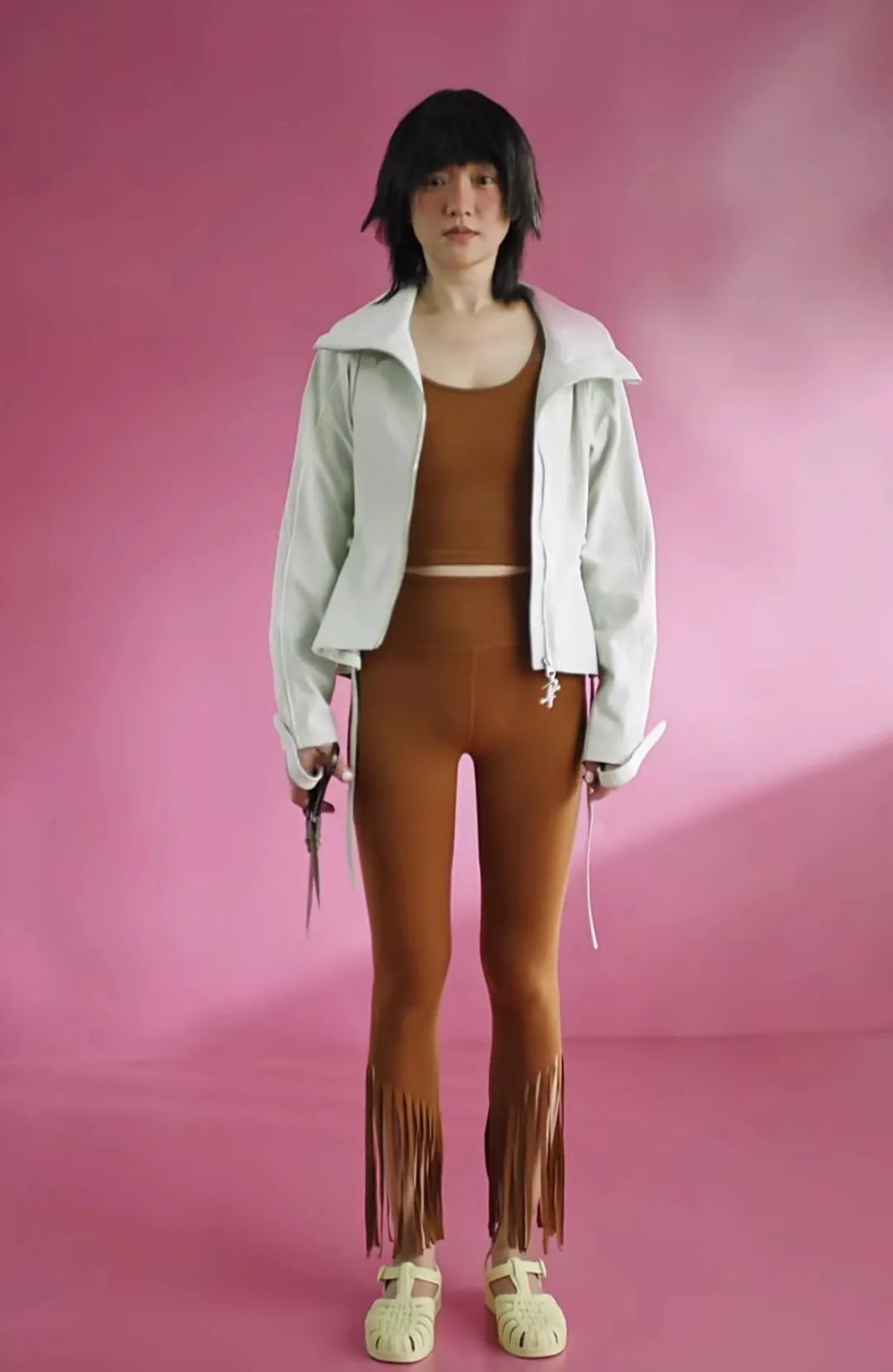 周迅|周迅拍大片又被嘲？！网友无奈：人是美的，拍的什么玩意儿…