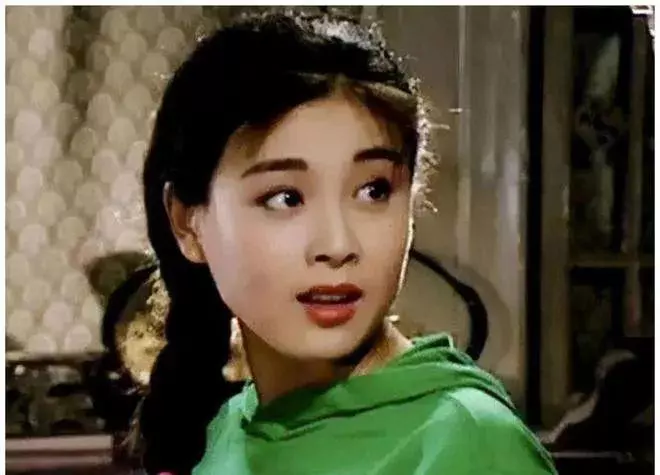 赵明明|“国民女神”赵明明：生下女儿惨遭丈夫抛弃，如今52岁却还是单身