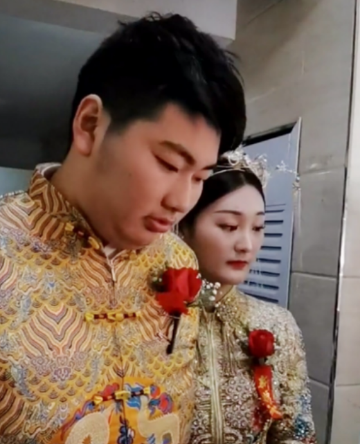 陈亚男|开窍了！朱小伟收拾婚房迎接新女友，女方颜值甩陈亚男3条街