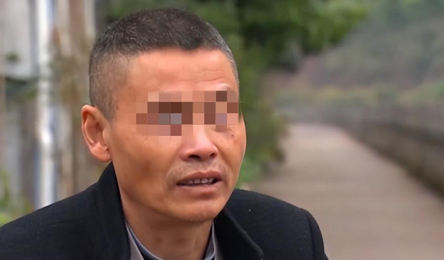 案例:已婚女与工友草丛互动,丈夫一旁蹲守抓包,一时冲动酿悲剧