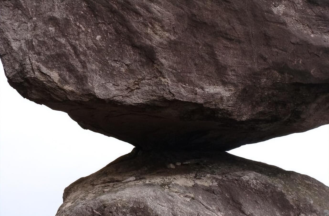 福建省|“你敢从底下过吗”？世界上最危险的石头之一，就藏在福建深山中