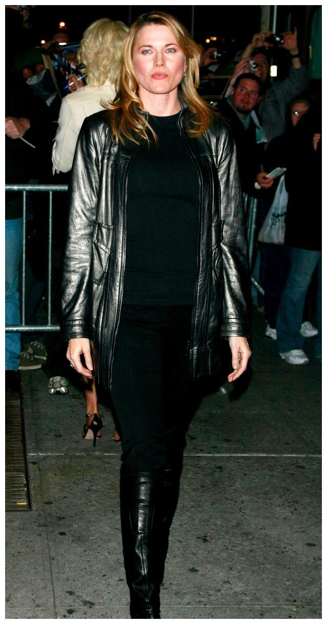 写真|露西·劳莱丝（Lucy Lawless）高清写真图集