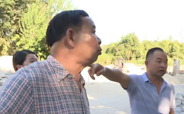 儿子身家千万不养父母,为32万征收款,八卦73岁父亲偷养27岁女友