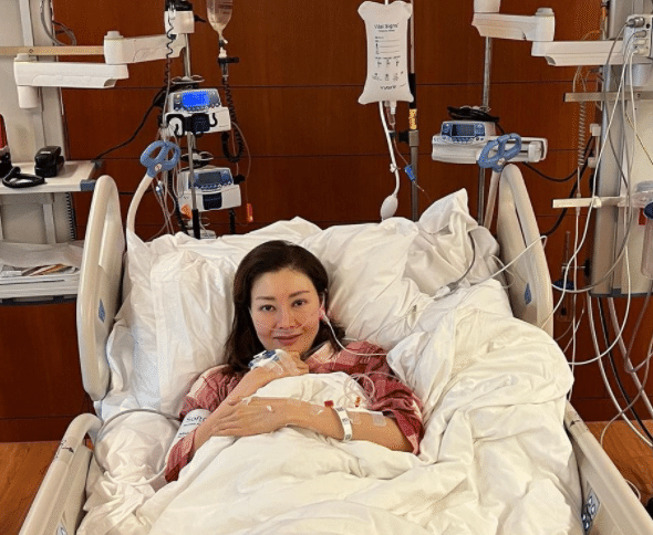 李嘉欣|李嘉欣带59岁姐姐参加贵妇生日会，大病过后颜值回升碾压众人