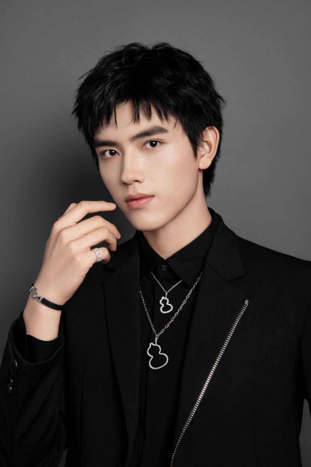 帅哥|这4位男星，有人认为帅有人认为怪，只因他们笑起来有一张“歪嘴”