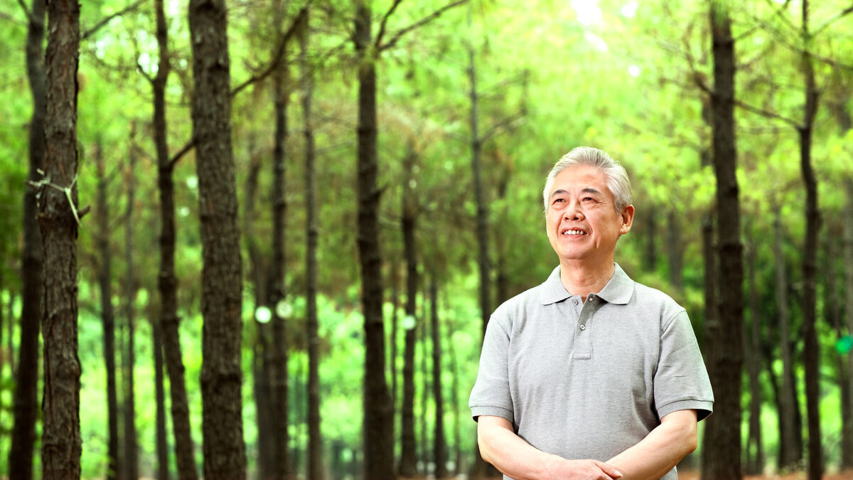 |我今年63岁，再婚老伴儿为我剪三个月脚指甲，一年后，我损失50万