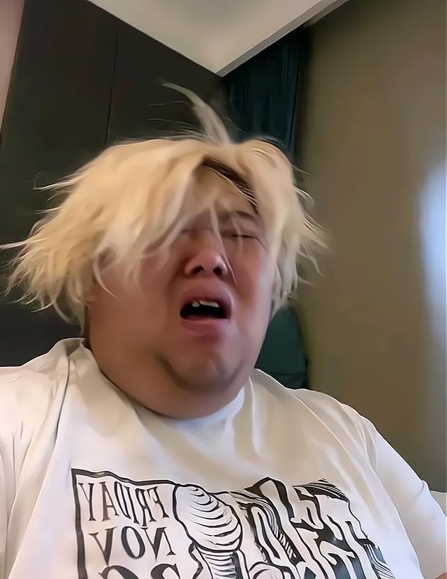 运动 胖猴子减肥后首次露面，头发凌乱仰天大哭，体重还在600斤徘徊