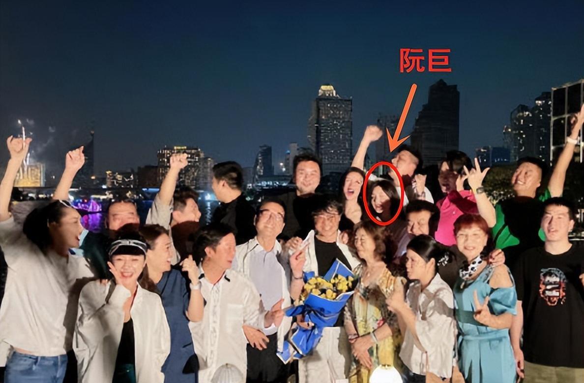 陈思诚|39岁佟丽娅被指颜值下滑,法令纹深笑起来像哭,陈思诚疑好事将近