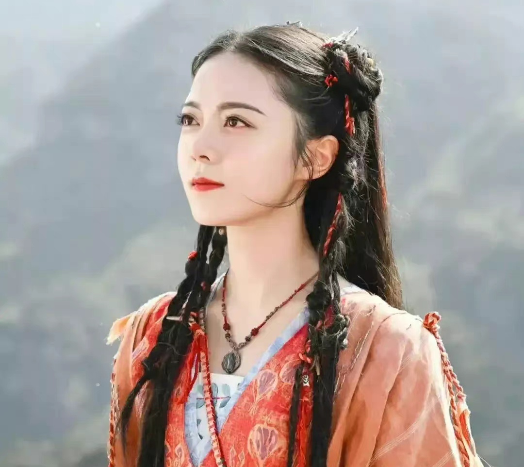 赵今麦 赵今麦、张子枫、宋祖儿全留“双丸头”！同款发型一比，颜值高低立见