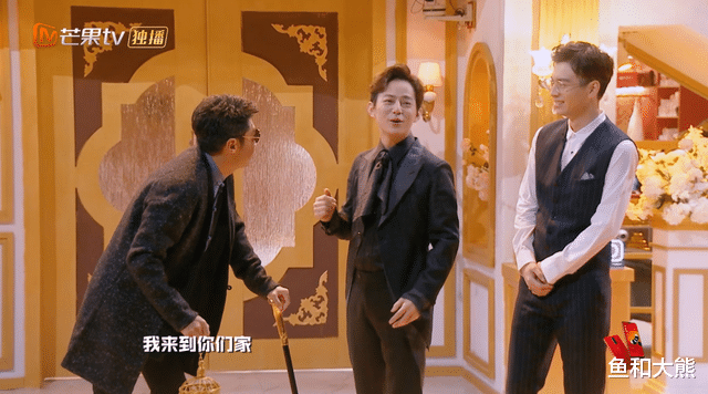 小姐姐|《明侦》拍摄内景曝光，何炅带头梳理案情，王鸥大张伟造型太抢镜