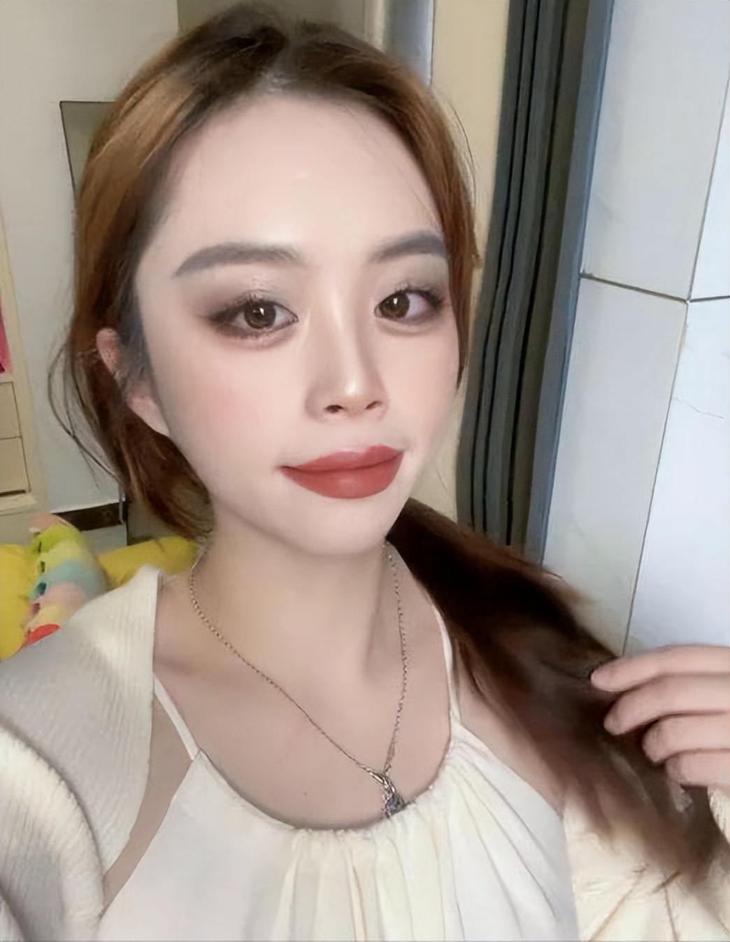 c位|网红大嘴妹靠魔性说唱走红,直播间却遭封禁,从C位变成二把手