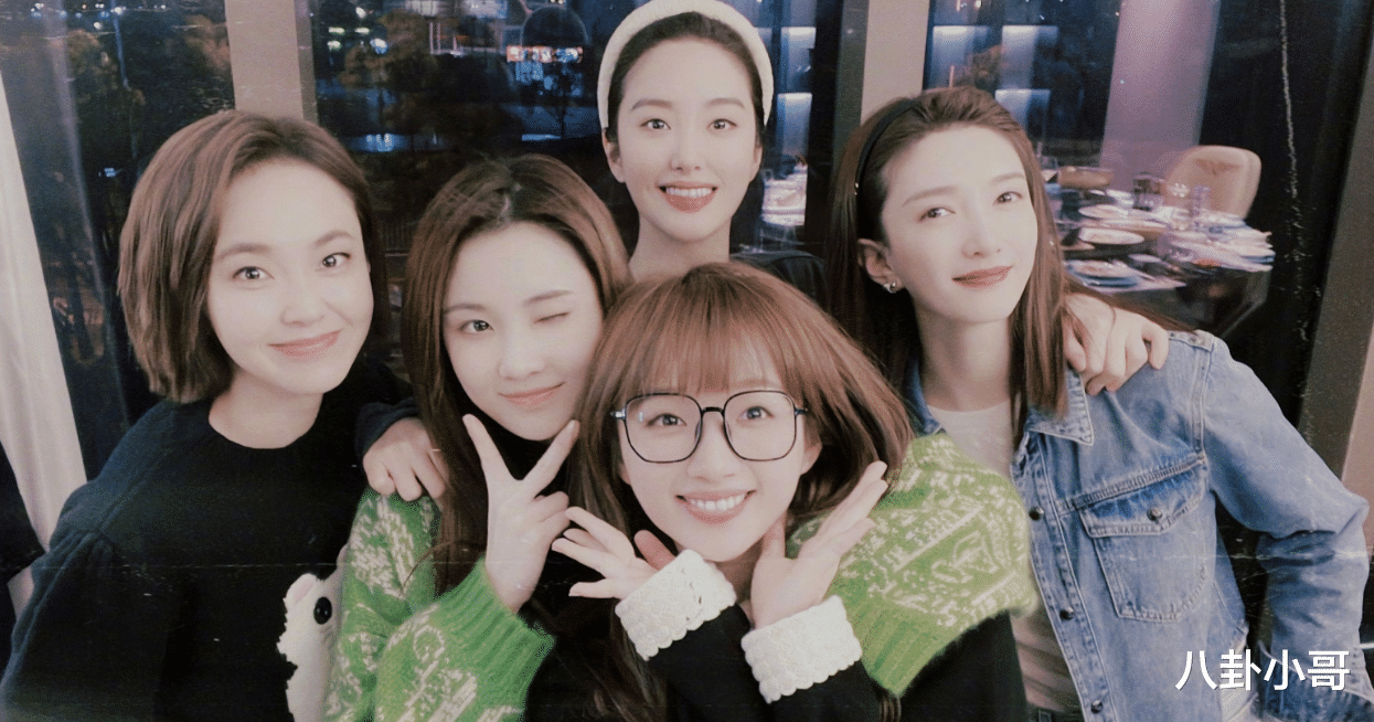 江疏影|江疏影发文告别《欢乐颂3》，晒出剧组片场照片，新五美令人期待