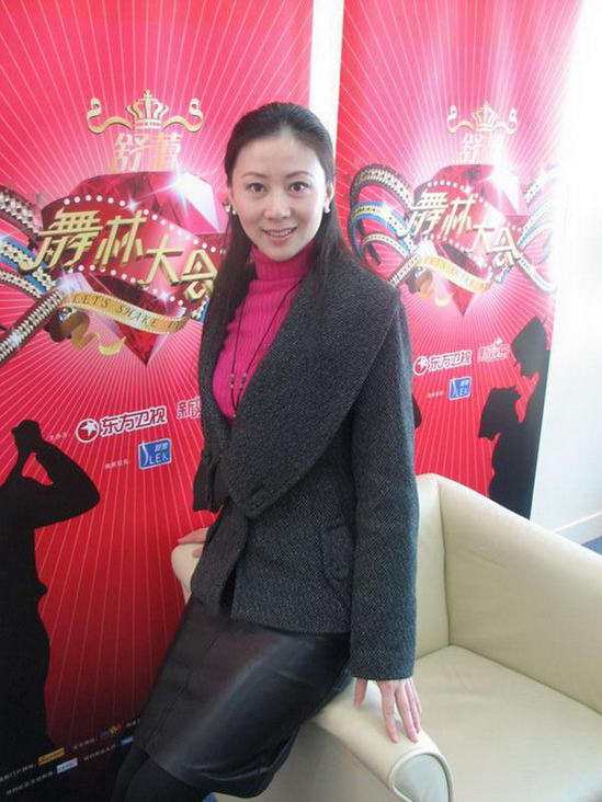 她因“人体模特”与丈夫离婚,被父亲冷战,今46岁孤身一人!