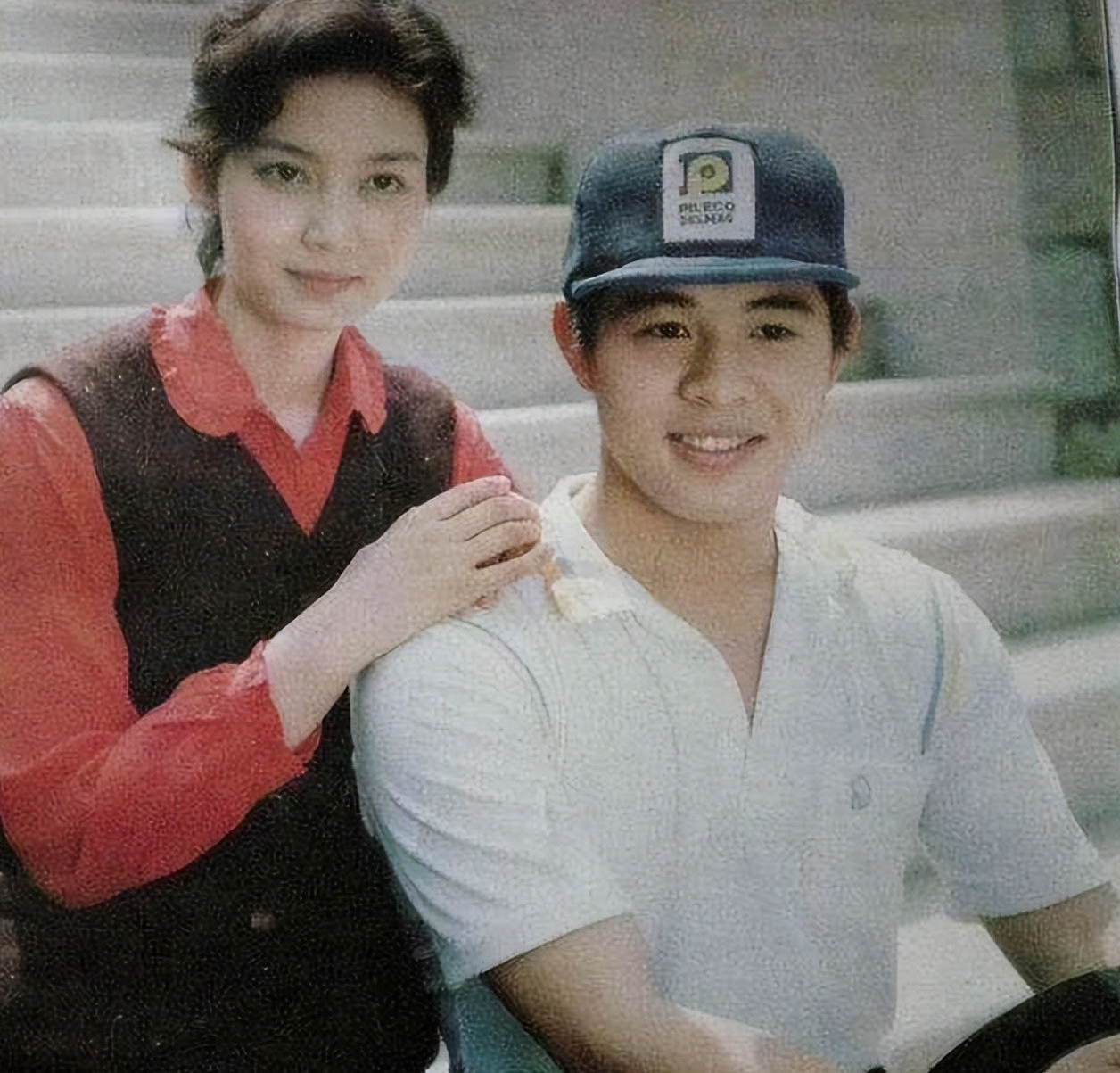 李连杰|李连杰大女儿李思近况，她对自己的父亲恨之入骨，34岁仍旧未婚