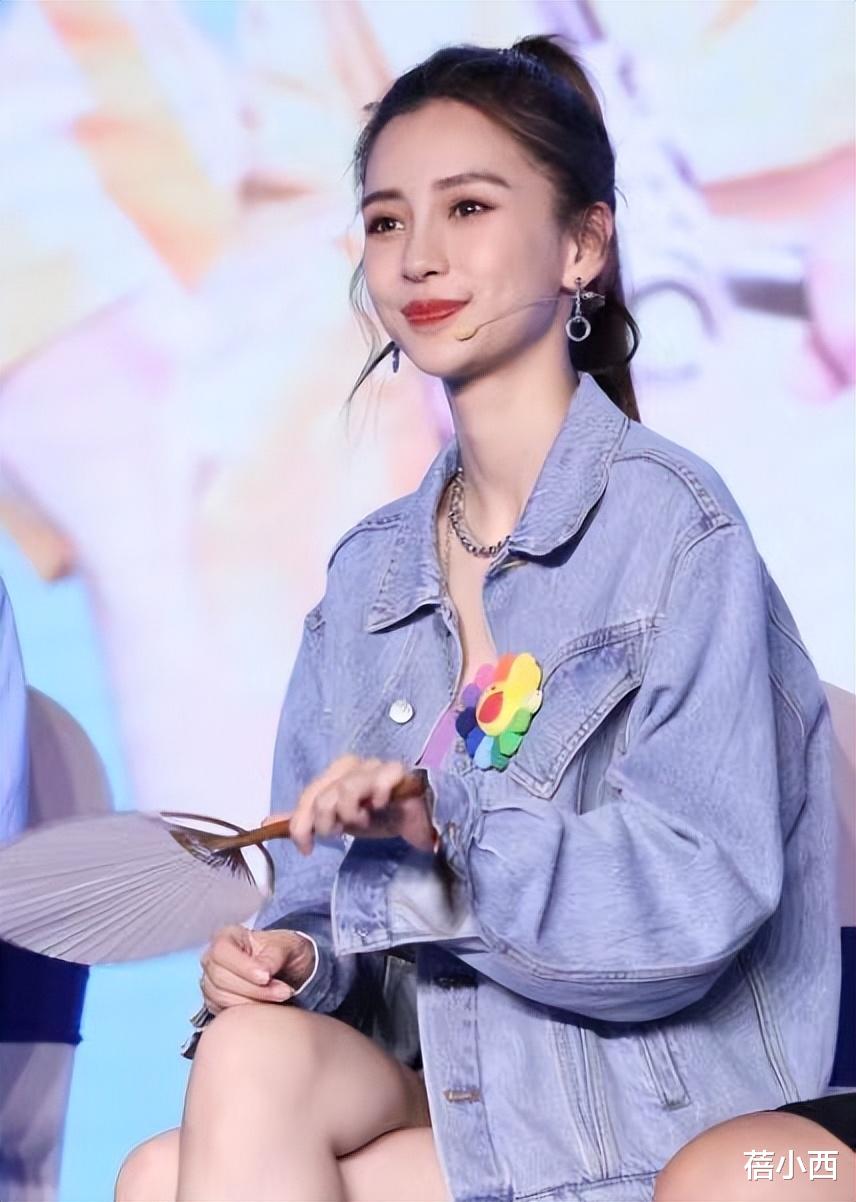 短发 “杨颖”离婚后更美了，穿牛仔外套扎高马尾亮相，称得上最美辣妈