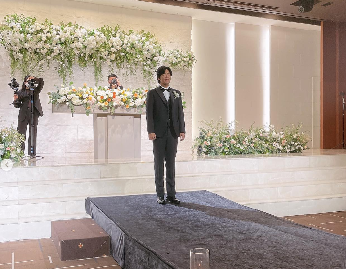 崔成国|51岁“金馆长”结婚现场：载歌载舞超欢乐，27岁妻子一脸娇羞