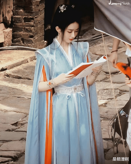 江疏影|赵丽颖《与凤行》路透曝光!沈璃蓝衣劲装气场大,粉丝:期待了!