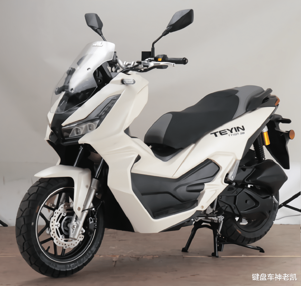 撞脸完NMAX又致敬PCX,天鹰再推新款150水冷踏板,售价或一万出头