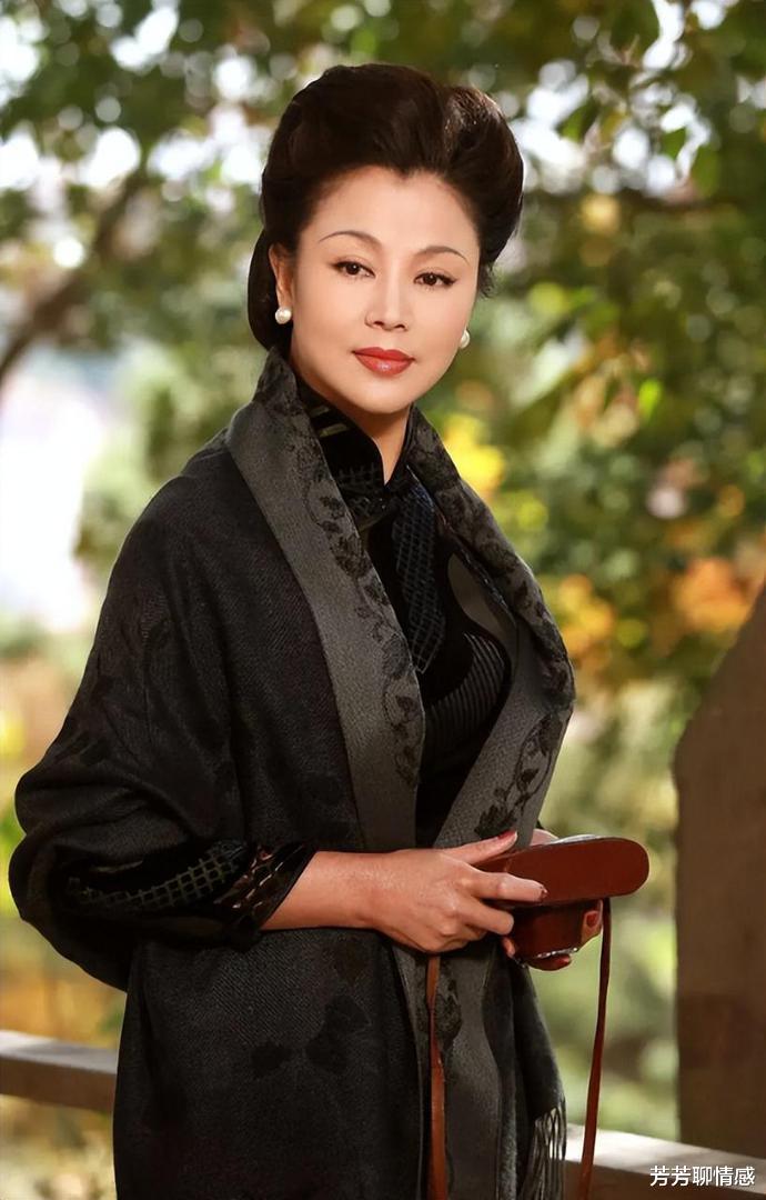 贾静雯|7位被情人“坑害”的女星:有人断指、毁容,有人却险些丧命