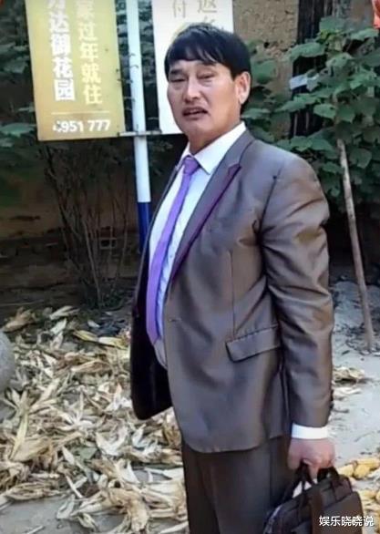 朱之文|曝大衣哥为朱小伟买20W越野车，自己却吃泡面，网友：“真孝顺”