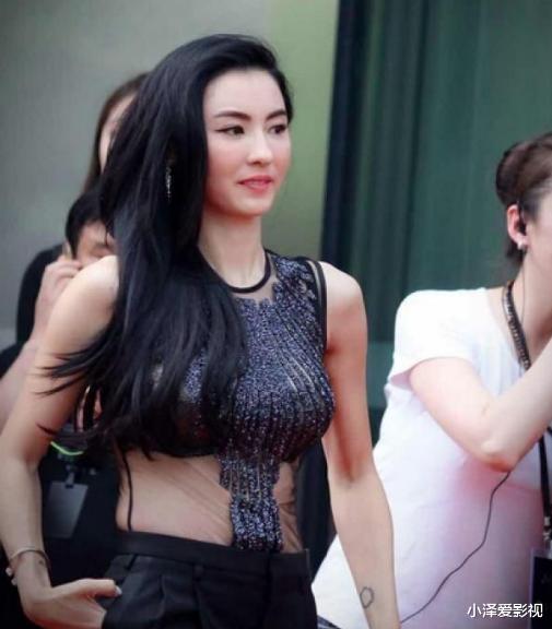 张柏芝|张柏芝脸被抓伤，鼻梁伤口长达3厘米，网友：和新老公打架造成？