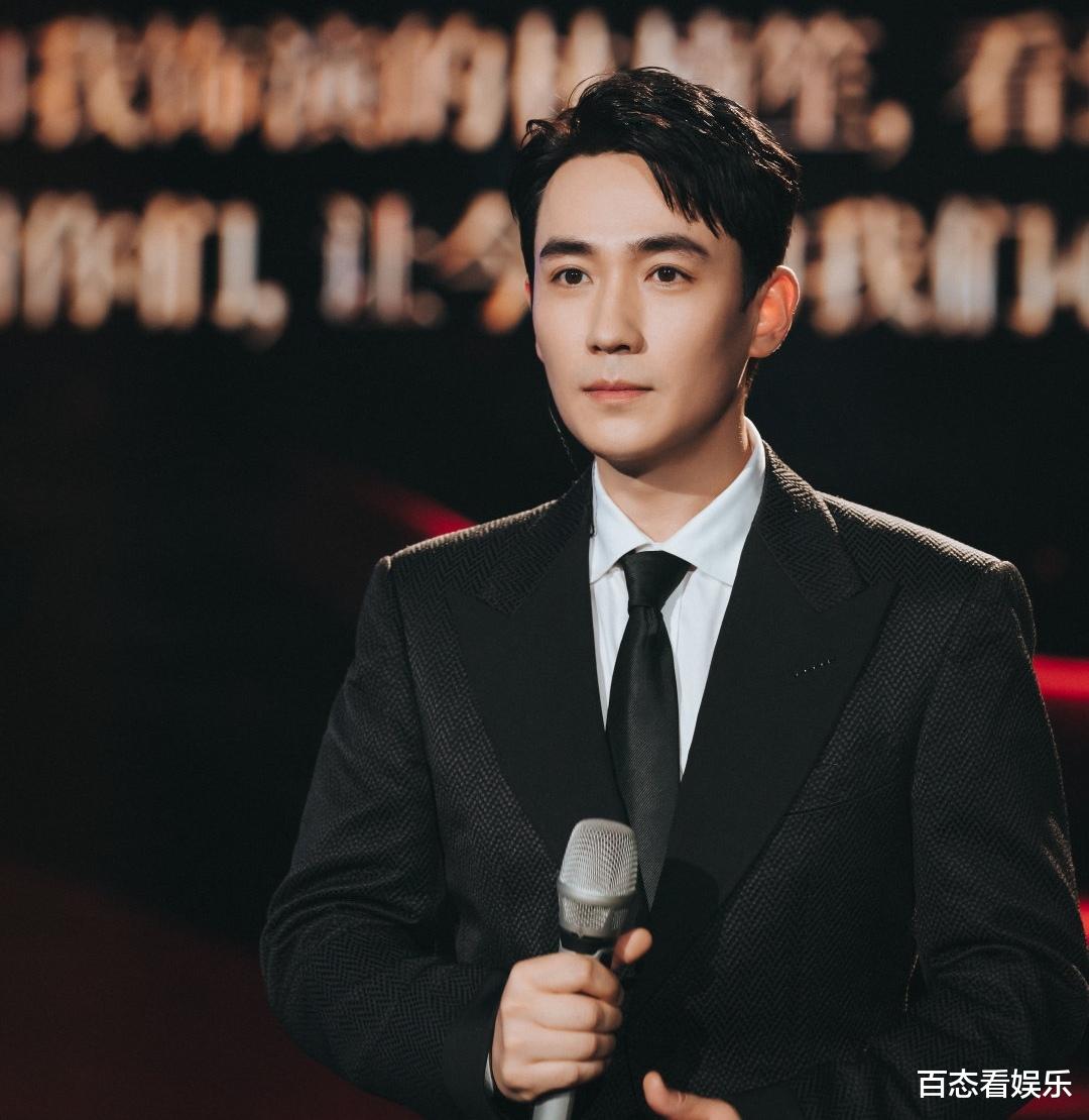 朱一龙|光头病号服、光脚留胡子，“朱一龙”还在继续自毁？沉浸式转型好心疼