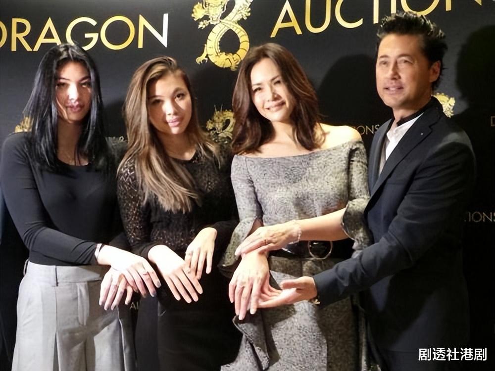 超模|曾抗拒女儿出柜！香港名模承认最终无奈接受，早前已在美国办婚礼