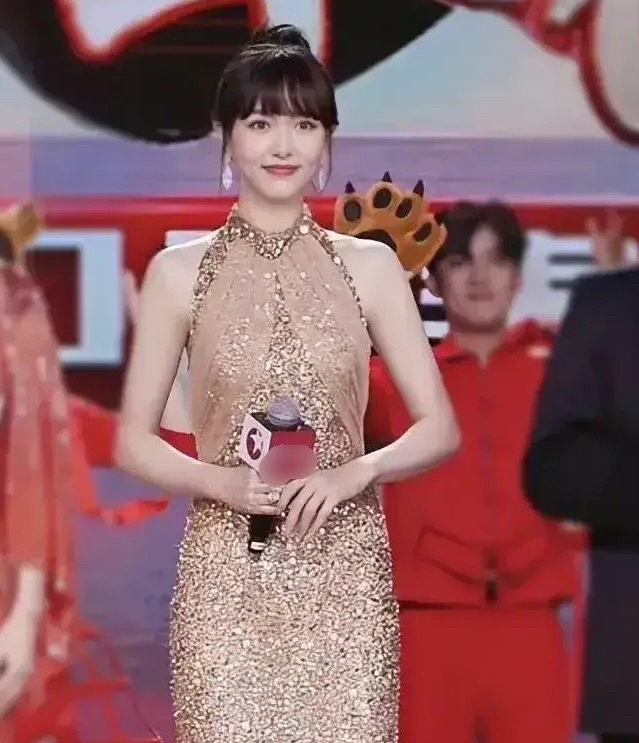 唐嫣|唐嫣再次跨界当主持，站C位气场强大，谢娜张杰夫妇也亮相