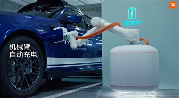 小米科技|雷军演示智能召唤小米汽车：手机一键操作 自动出车库接人