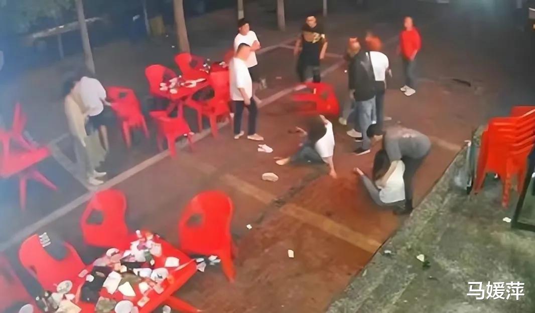 唐山打人事件:如果女生受骚扰时假装顺从,是不是就平安无事了?