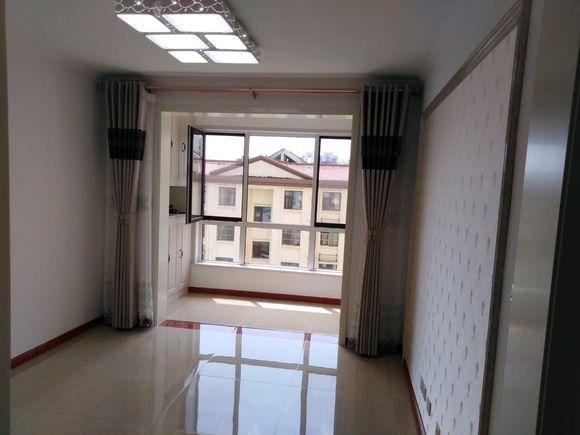 硬装花了6万装好,就差家具家电,朋友看后都劝说软装多花钱布置